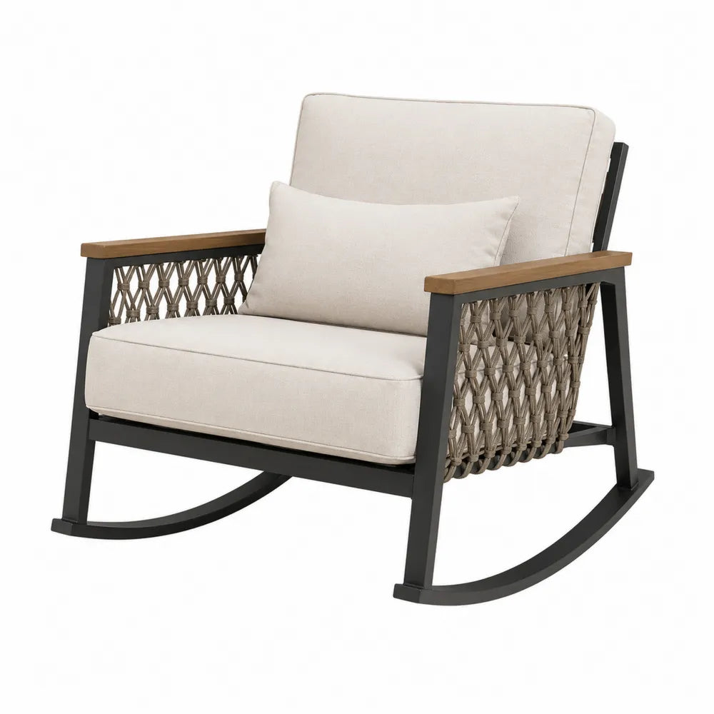 Sedia a dondolo in metallo e tessuto beige con braccioli in legno